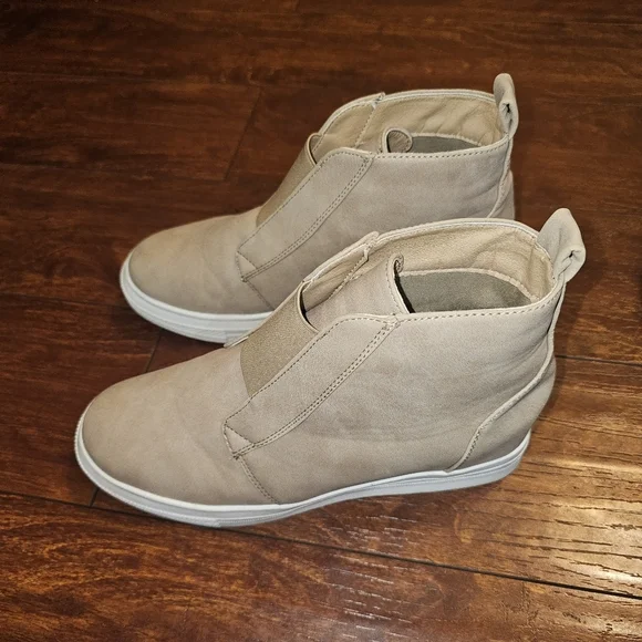 Rue 21 Women Slip On Wedge, Tan, Size 8 - Picture 3 of 5